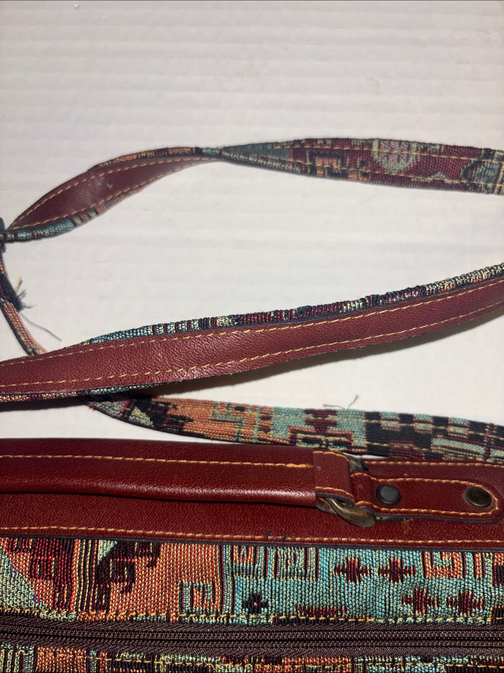 VINTAGE SOUTHWESTERN TAPESTRY CARPET BAG BURGUNDY LEATHER TRIM GEOMETRIC DESIGN - Picture 10 of 14